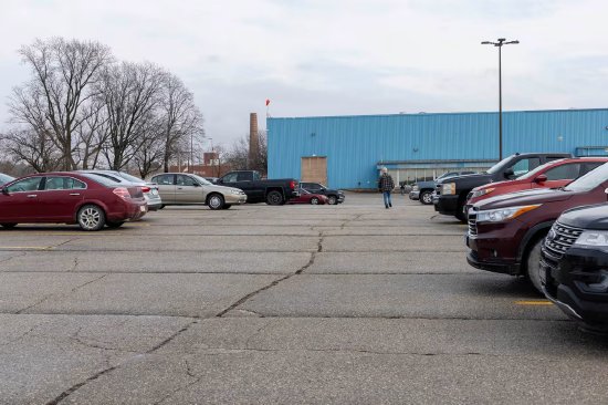  特朗普关税政策下，美国制造业岗位持续流失；惠而浦阿马纳工厂裁员引发社区忧虑。 股票财经 特朗普关税政策下，美国制造业岗位持续流失；惠而浦阿马纳工厂裁员引发社区忧虑。 股票财经 特朗普关税政策下，美国制造业岗位持续流失；惠而浦阿马纳工厂裁员引发社区忧虑。 股票财经