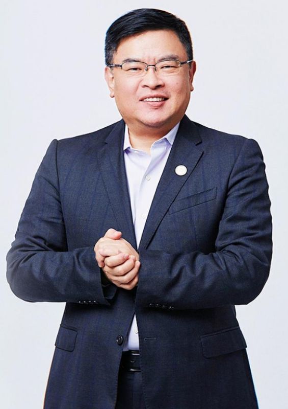  梅向荣投案自首，其妹代理人现身接待现场，提出两类长期偿付路径；上海办公场所实探：众多内部员工同样卷入投资困境。 新闻 梅向荣投案自首，其妹代理人现身接待现场，提出两类长期偿付路径；上海办公场所实探：众多内部员工同样卷入投资困境。 新闻