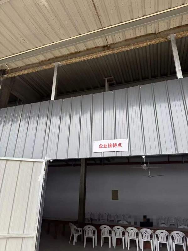  梅向荣投案自首，其妹代理人现身接待现场，提出两类长期偿付路径；上海办公场所实探：众多内部员工同样卷入投资困境。 新闻 梅向荣投案自首，其妹代理人现身接待现场，提出两类长期偿付路径；上海办公场所实探：众多内部员工同样卷入投资困境。 新闻