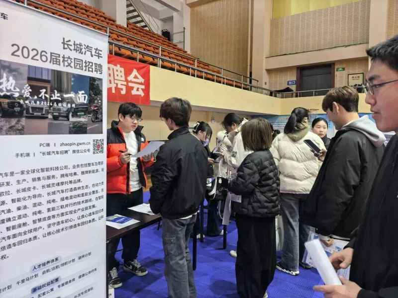  千份简历背后的迁徙：一场关于“抢人”的跨省突围 新闻