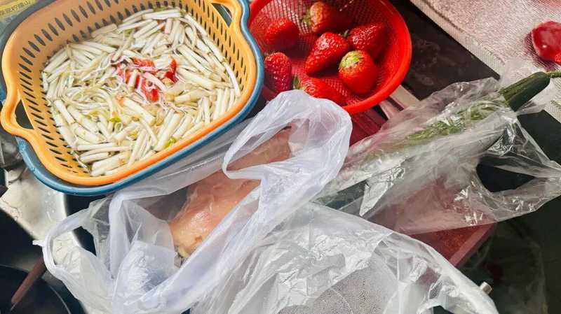  气温回升如何科学控卡？凉拌鸡丝制作实测指南 健康养生 气温回升如何科学控卡？凉拌鸡丝制作实测指南 健康养生