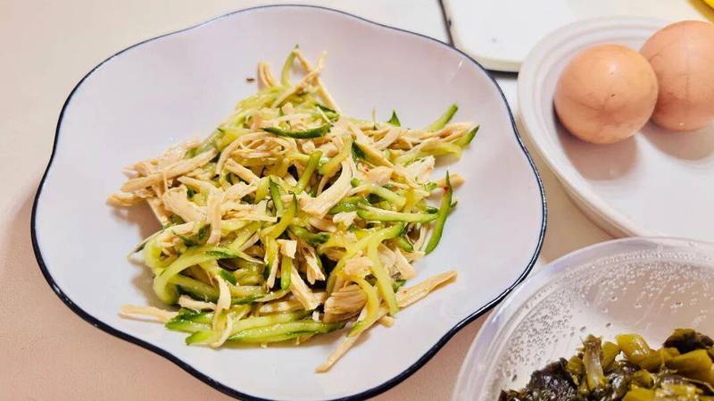  气温回升如何科学控卡？凉拌鸡丝制作实测指南 健康养生 气温回升如何科学控卡？凉拌鸡丝制作实测指南 健康养生