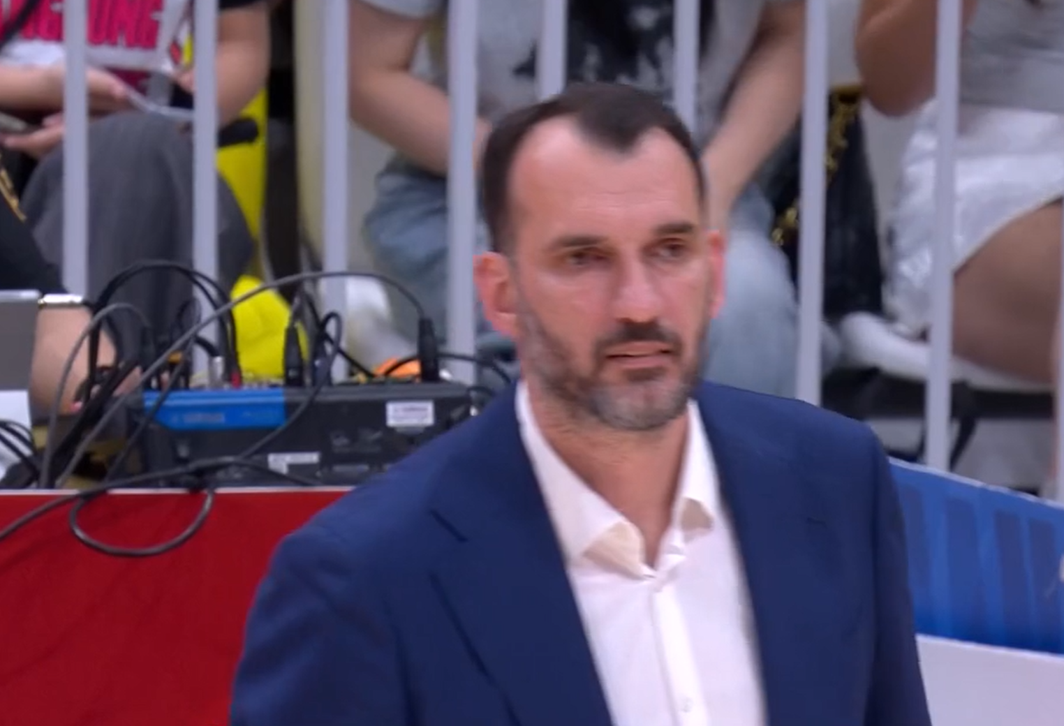  CBA战术变革深度解析：杜锋与拉科维奇的四大执教差异 体育新闻