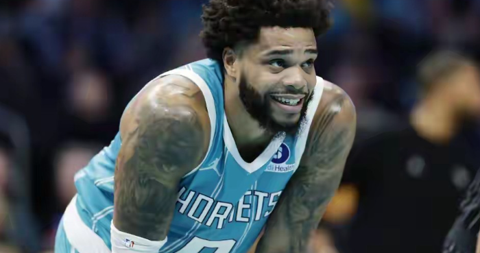  当替补席站出来接管比赛：黄蜂大胜背后的团队力量 体育新闻