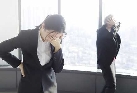  年报季“业绩变脸”深度解剖：退市警报、监管函与连锁反应的完整图谱 股票财经 年报季“业绩变脸”深度解剖：退市警报、监管函与连锁反应的完整图谱 股票财经